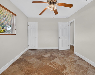 2250 Ne 4th Court - Photo Thumbnail 24