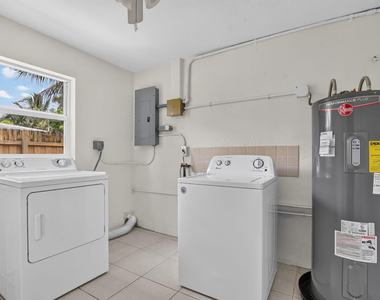 2250 Ne 4th Court - Photo Thumbnail 33