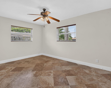 2250 Ne 4th Court - Photo Thumbnail 23