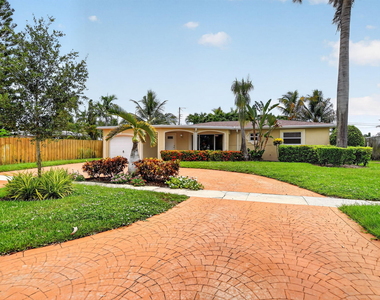 2250 Ne 4th Court - Photo Thumbnail 2