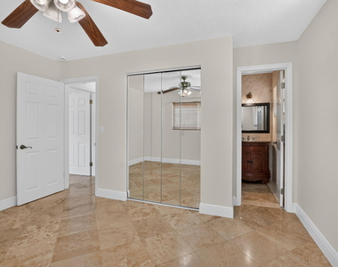 2250 Ne 4th Court - Photo Thumbnail 20