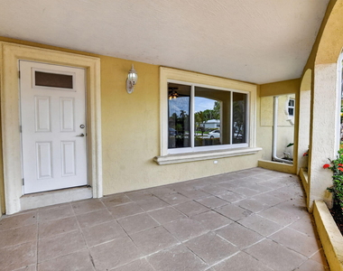 2250 Ne 4th Court - Photo Thumbnail 3