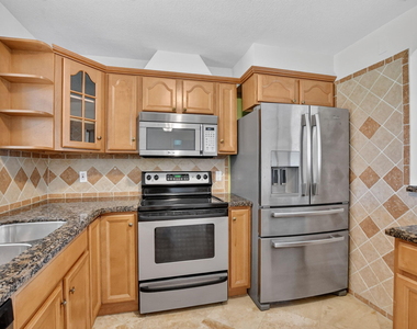 2250 Ne 4th Court - Photo Thumbnail 11