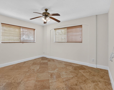2250 Ne 4th Court - Photo Thumbnail 18