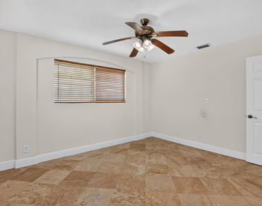 2250 Ne 4th Court - Photo Thumbnail 19