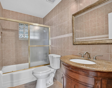 2250 Ne 4th Court - Photo Thumbnail 17