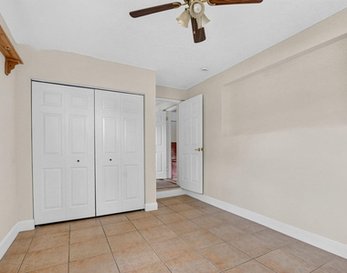 2250 Ne 4th Court - Photo Thumbnail 30