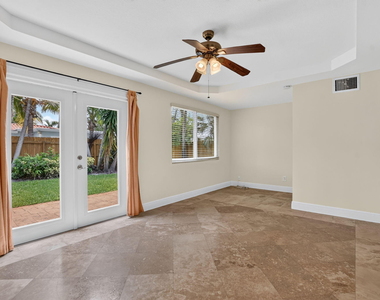 2250 Ne 4th Court - Photo Thumbnail 13
