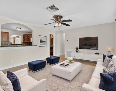 2250 Ne 4th Court - Photo Thumbnail 8