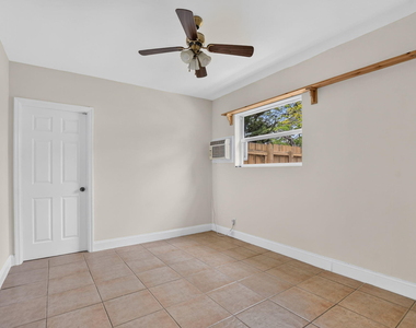 2250 Ne 4th Court - Photo Thumbnail 29