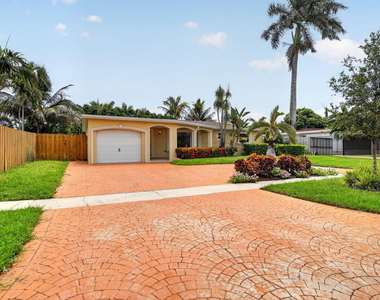2250 Ne 4th Court - Photo Thumbnail 1