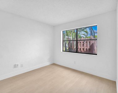 12359 Nw 11th Court - Photo Thumbnail 12