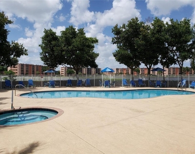 2140 Sw 87th Way - Photo Thumbnail 2