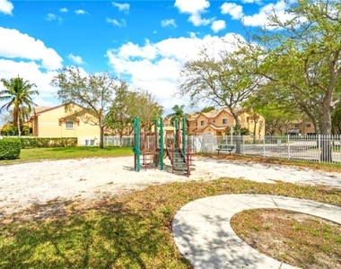 2140 Sw 87th Way - Photo Thumbnail 18