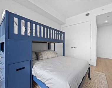 220 Lake Shore Drive - Photo Thumbnail 15