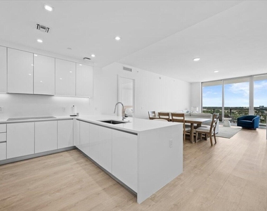220 Lake Shore Drive - Photo Thumbnail 3