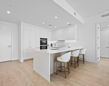 220 Lake Shore Drive - Photo Thumbnail 8