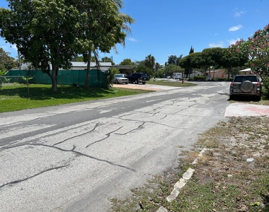 806 Nw 1st Street - Photo Thumbnail 1