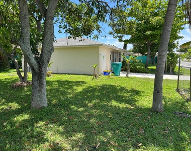 806 Nw 1st Street - Photo Thumbnail 3