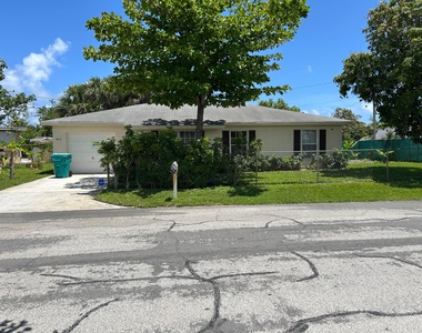 806 Nw 1st Street - Photo Thumbnail 2