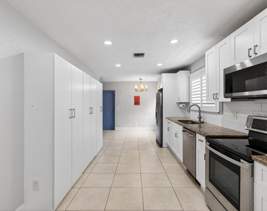 227 N M Street - Photo Thumbnail 10