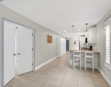 227 N M Street - Photo Thumbnail 9