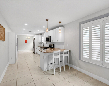 227 N M Street - Photo Thumbnail 8