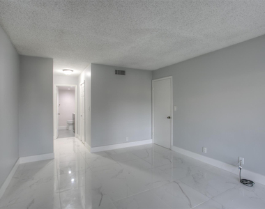 303 Racquet Club Road - Photo Thumbnail 4