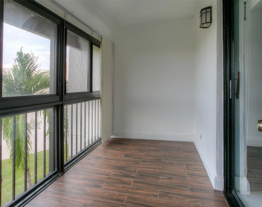 303 Racquet Club Road - Photo Thumbnail 7