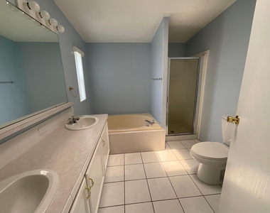 827 Sunglow Street - Photo Thumbnail 10