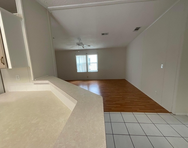 827 Sunglow Street - Photo Thumbnail 6