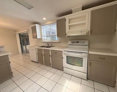 827 Sunglow Street - Photo Thumbnail 3