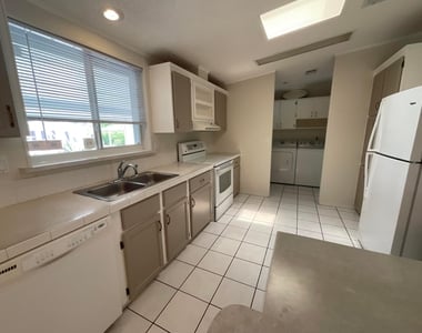 827 Sunglow Street - Photo Thumbnail 26