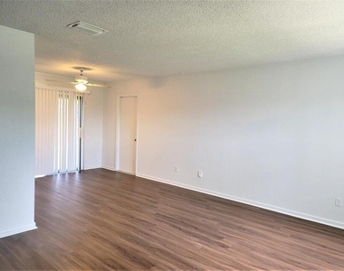 311 Sw Virden Court - Photo Thumbnail 5