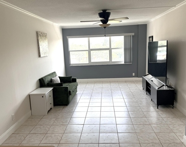 2555 Ne 11th Street - Photo Thumbnail 1