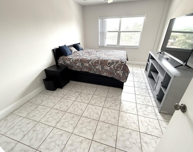 2555 Ne 11th Street - Photo Thumbnail 5