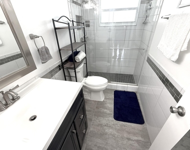 2555 Ne 11th Street - Photo Thumbnail 4