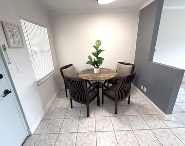 2555 Ne 11th Street - Photo Thumbnail 3