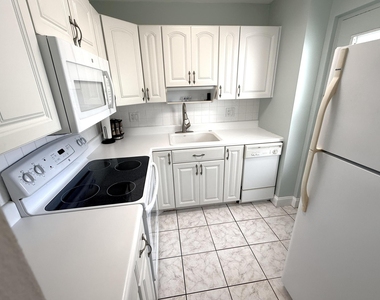 2555 Ne 11th Street - Photo Thumbnail 2