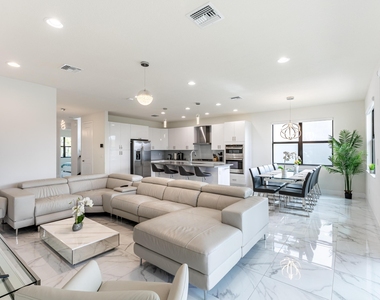 7197 Montereal Path - Photo Thumbnail 15