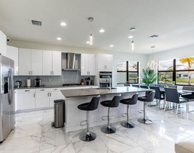 7197 Montereal Path - Photo Thumbnail 9