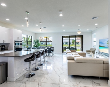 7197 Montereal Path - Photo Thumbnail 10