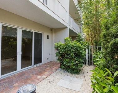 3863 Ne 22nd Way - Photo Thumbnail 12