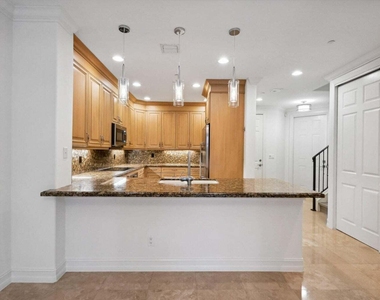 3863 Ne 22nd Way - Photo Thumbnail 4