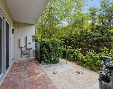 3863 Ne 22nd Way - Photo Thumbnail 10