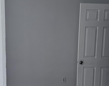 3932 Sw 12th Place - Photo Thumbnail 2