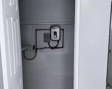 3932 Sw 12th Place - Photo Thumbnail 4