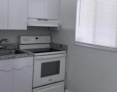 3932 Sw 12th Place - Photo Thumbnail 1