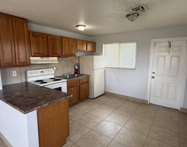 2820 Avenue S - Photo Thumbnail 2