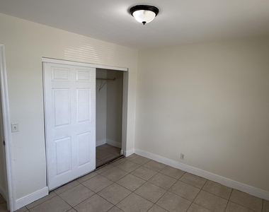 2820 Avenue S - Photo Thumbnail 5